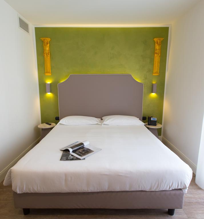 Hotel Al Campanile - Luxury Suites & Apartments Baveno Eksteriør bilde